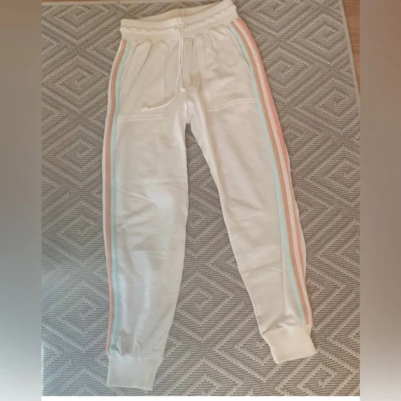 Faherty New with Tags Molly Jogger & Crew Neck - Picture 6 of 10